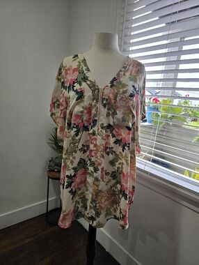 TORRID Floral V-Neck Short Sleeve Tunic - Cream with Pink & Green